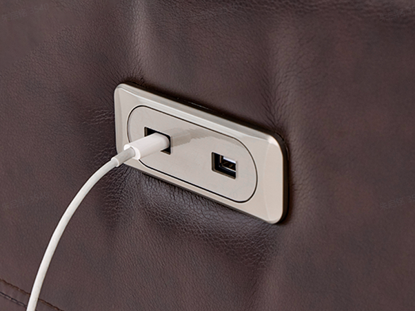 USB-A & USB-C Ports